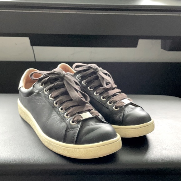 UGG leather sneakers US 7.5 - Picture 1 of 3